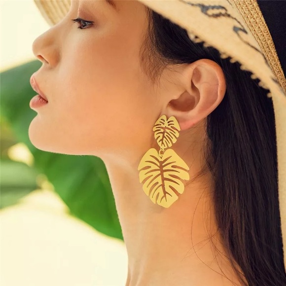 🔴5/$20⚠️𝗖𝗟𝗘𝗔𝗥𝗔𝗡𝗖𝗘⚠️Leaf Earrings NEW - Picture 7 of 11